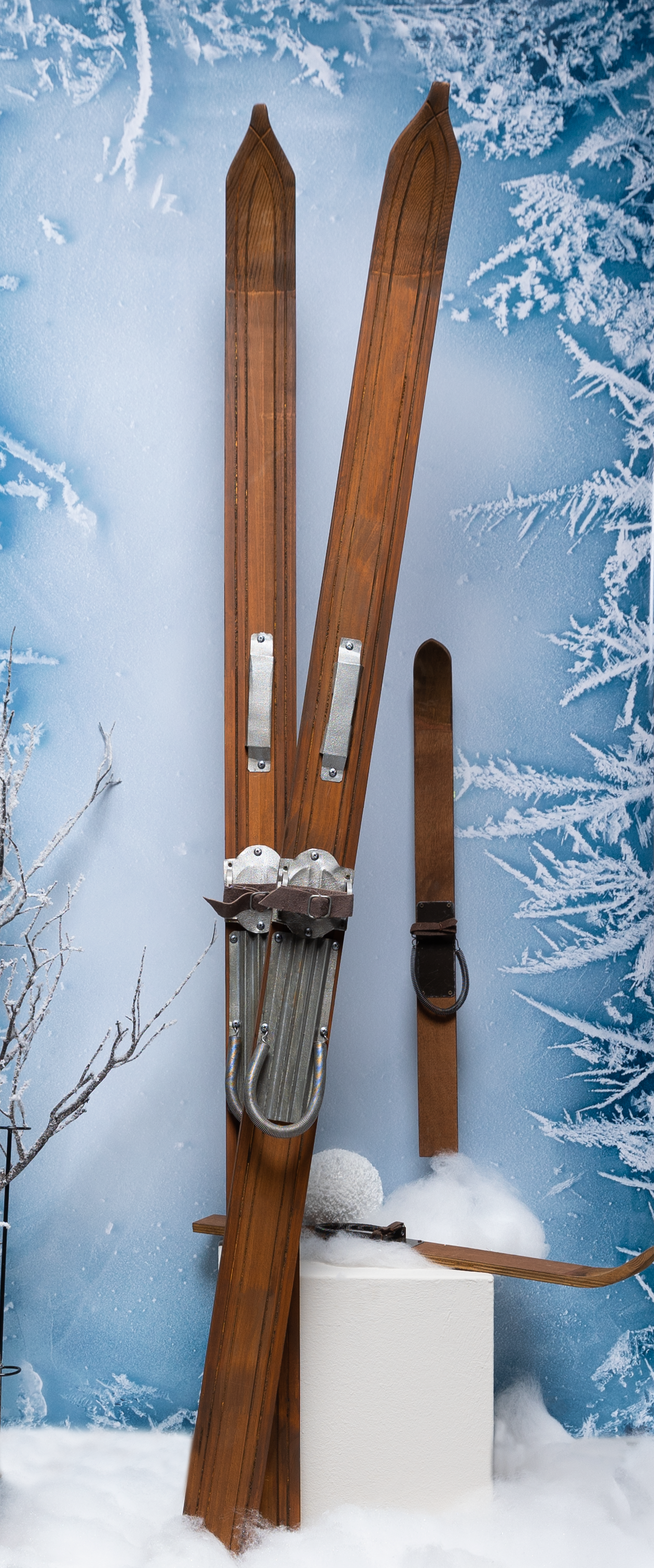 Skier und Schlittschuhe